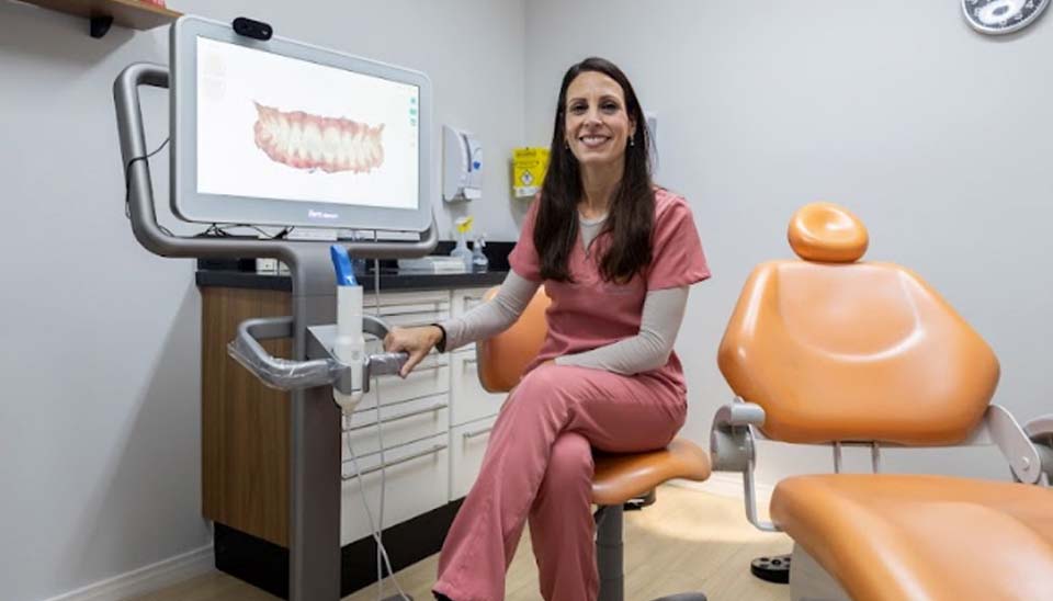 dra-juliane-uyeda-scanner-intraoral-invisalign